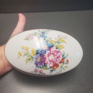 Vtg. Limoge Trinket Jewelry Box Featuring A Transfer Floral Desing On Wht Backgr